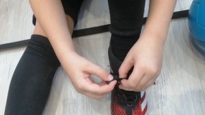 Как правильно завязать шнурки на бутсах, кроссовках, чтобы не останавливаться на тренеровке.