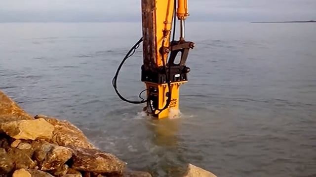 Гидромолот Delta F20S для подводных работ смотреть онлайн