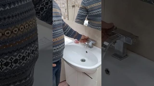 Светованная #светованная #натяжнойпотолок #световойпотолок #светодиоднаялента #потолоквванной смотреть онлайн