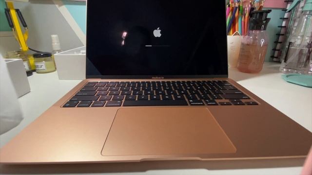 Unboxing Macbook Air M1(2020) Gold | Lei da Atração смотреть онлайн
