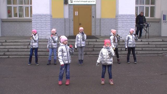 Дружба начинается с улыбки исп группа Дети радуги Студия Конфетти смотреть онлайн