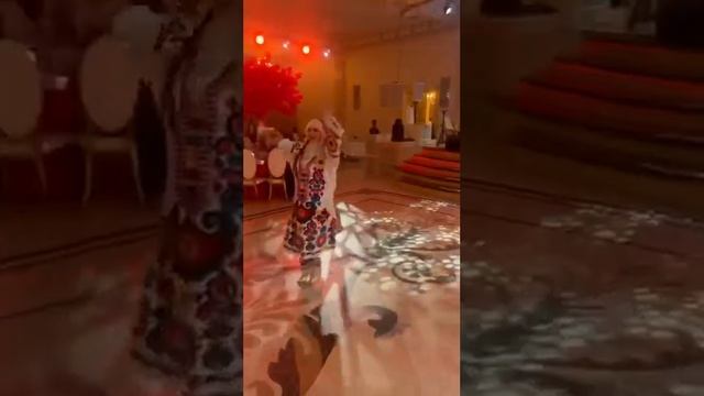 Памирский и кулябский танец. Попурри. Ансамбль Санам. Таджикские танцы в Москве. смотреть онлайн