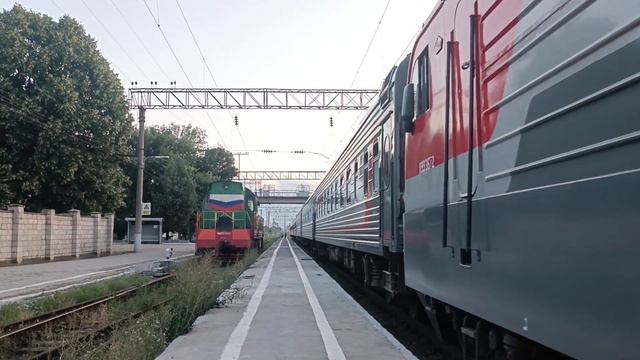 Электровоз ЭП1М-746 с пассажирским поездом «Эльбрус» №61Нальчик-Мосва смотреть онлайн
