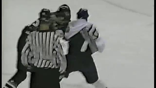 Derek Boogaard vs Jimmy Verdule ECHL Feb 1/03 смотреть онлайн
