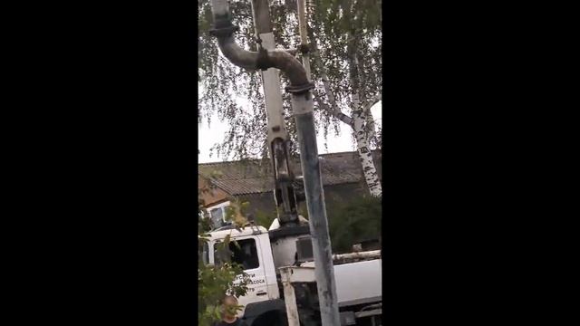 Бетонирование ленточного фундамента при помощи бетононасоса смотреть онлайн