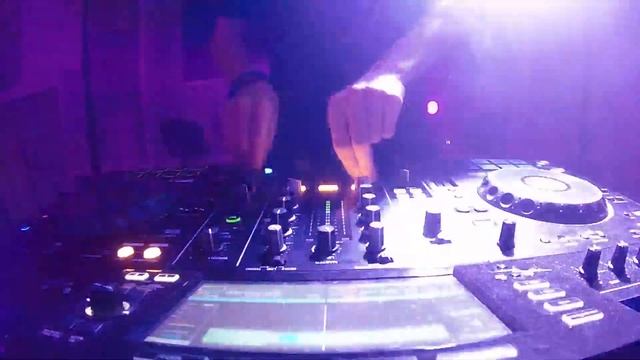 Break Through The Silence I Martin Garrix, Matisse & Sadko I Live DJ Mix смотреть онлайн