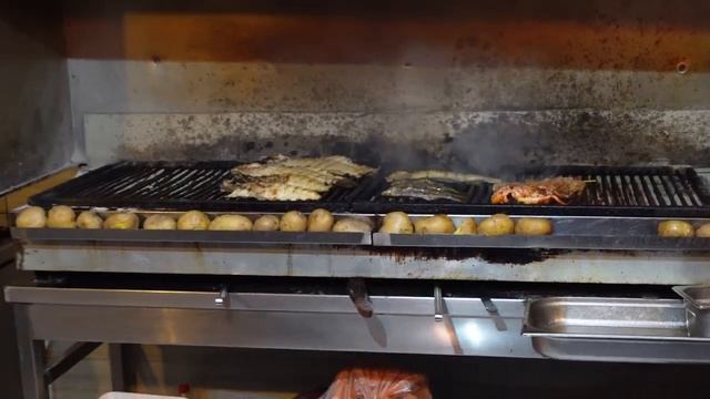 Аланья 2023/ Морская рыба/ Пробуем Барракуду и крылатку. смотреть онлайн