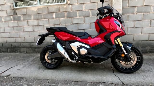 Honda X-ADV 750 em detalhes: Uma maxi scooter estilosa, tecnológica e bem divertida! VeiculARTE смотреть онлайн