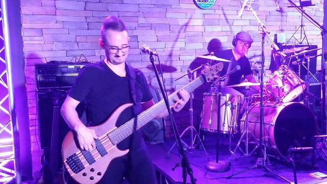 It's Man's Man's Man's World (Live) (Cover) - Klavins Music смотреть онлайн