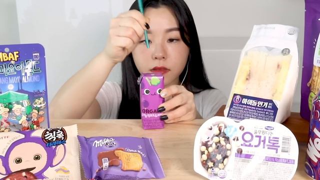 ASMR Korean Convenience Store Food Mukbang 편의점 음식 디저트 먹방 🔥💚💜 불닭 삼양라면 쌀국수 아이돌인기샌드위치 마카롱 소세지 Dessert смотреть онлайн