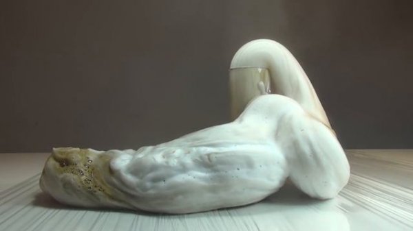 Химический опыт, много пены