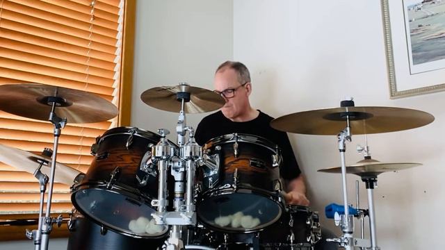 Yamaha Live Custom Hybrid Drum Set with Zildjian Sweet Cymbals смотреть онлайн