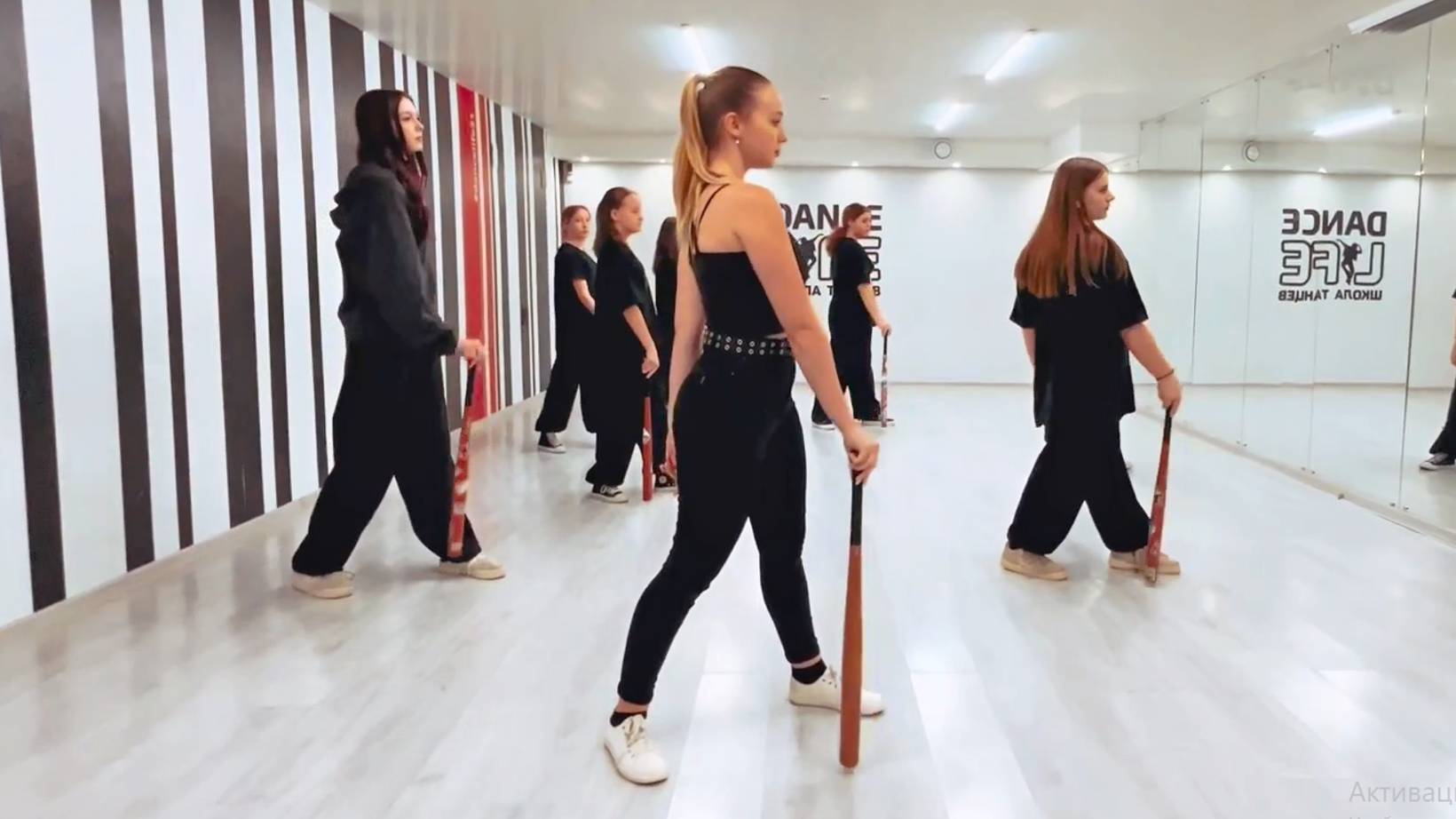 Хип-Хоп. Уроки танцев в Белгороде. Школа танцев Dance Life смотреть онлайн