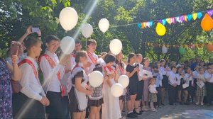 Песня от учителей. У выпускников слезы на глазах...