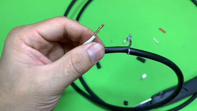 Just insert a Spring into the TV and all the channels in the world will be unlocked in HD quality смотреть онлайн