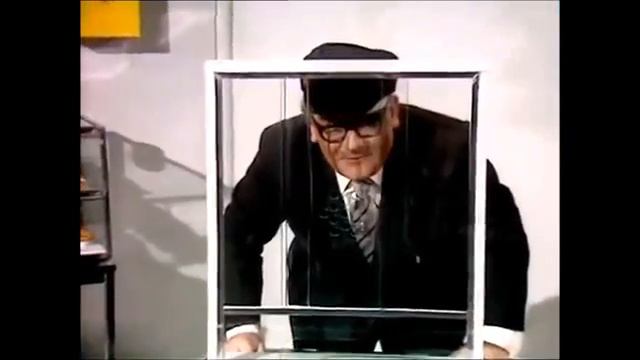 Ronnie Barker British Rail смотреть онлайн
