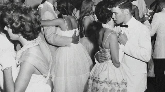 "СЕГОДНЯ ПРАЗДНИК У ДЕВЧАТ "??? смотреть онлайн