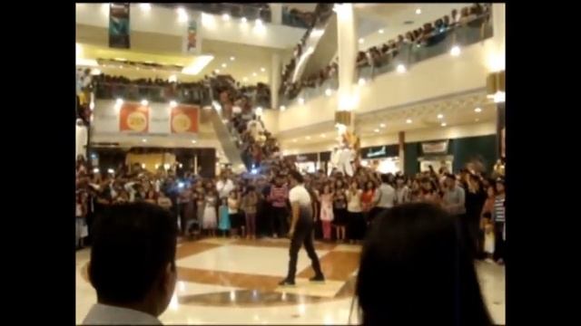 Flash Mob@ khalidiya mall,Abu dhabi UAE смотреть онлайн