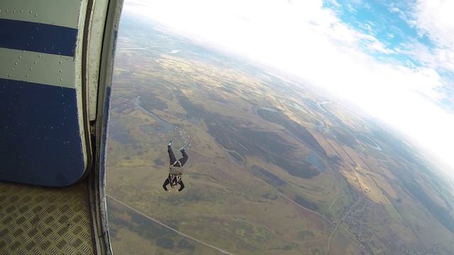 Прыжок с парашютом с 2000 метров, под хвост, д1-5у смотреть онлайн