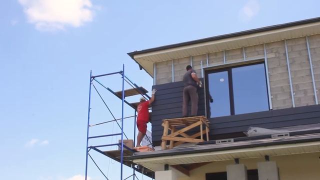 Современный фасад с фиброцементным сайдингом Cedral Wood смотреть онлайн