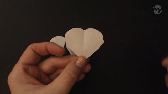 Вырезание по шаблону. Как вырезать сердечко из бумаги. Способ 1 смотреть онлайн