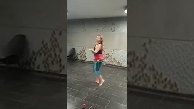 Несколько комбинаций и связок в Танцах живота/ секреты и техника Восточного танца смотреть онлайн
