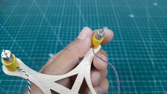 How to Make a Mini Drone ( Quadcopter ) with Plywood Frame смотреть онлайн