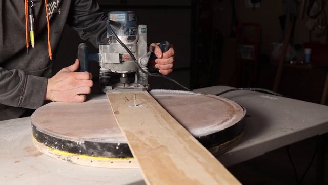 Round Epoxy End Table Build смотреть онлайн