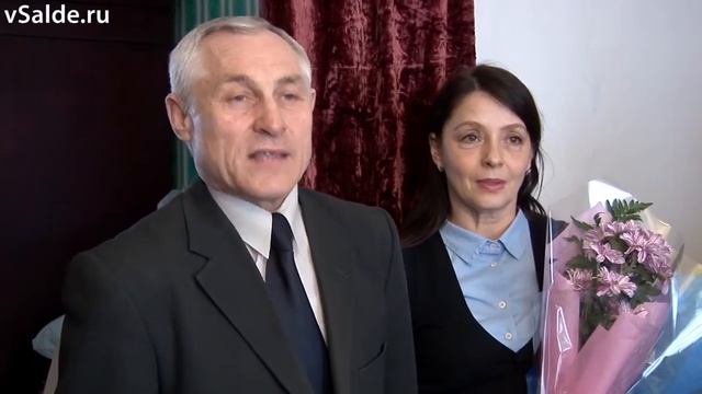 На лацкане парадного костюма прибавление