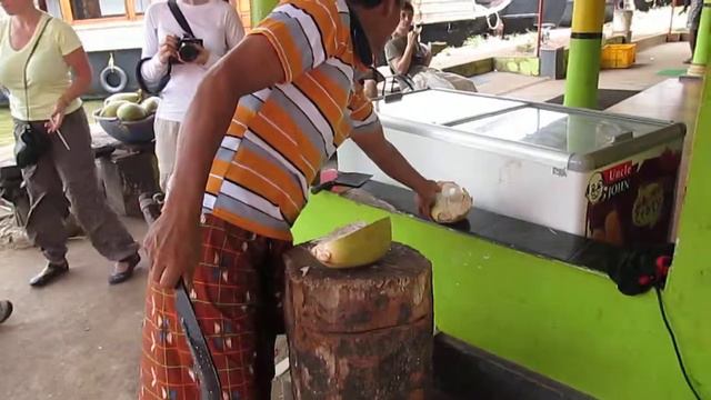 22 - HouseBoat - из чего делают Baunty или что внутри кокоса? смотреть онлайн