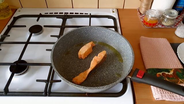 Форель в сливочно-грибном соусе. Простой рецепт. 4К. смотреть онлайн