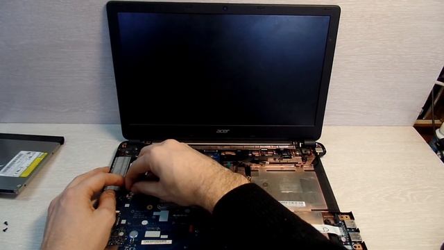 Чистка ноутбука от пыли Acer ASPIRE E1 532