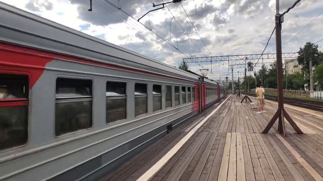 Опытный ЭД4М1-0008 На станции Серп и Молот смотреть онлайн