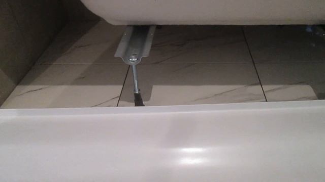 Как самому надёжно собрать и установить акриловую ванну с экраном, в стену с плиткой. смотреть онлайн