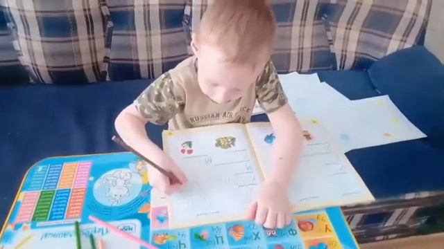 Кирилл выполняет задания учителя -логопеда. МБДОУ "Детский сад№15", г. Новокузнецк смотреть онлайн