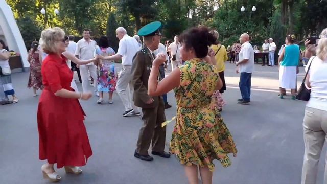 РОСТЕ КАЛИНА ПРИ ДОЛИНІ!???/ТАНЦЫ В ПАРКЕ ГОРЬКОГО ХАРЬКОВ 2021 смотреть онлайн