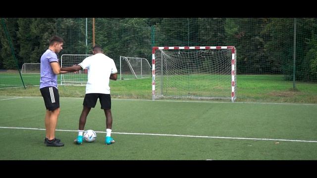ALL great strikers do THIS to score more goals смотреть онлайн