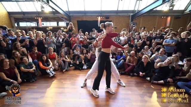 Janis & Zoé | Bachata Remix - Adele Easy on me | Bachata Sensual | Couple Dance | Baile | Paartanz смотреть онлайн