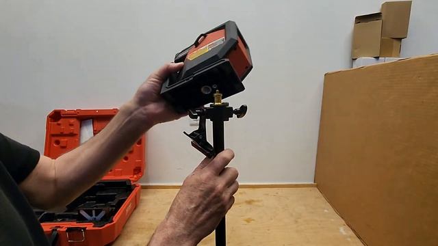 The Milwaukee M12 Green 360 Degree Single Plane Laser Kit смотреть онлайн
