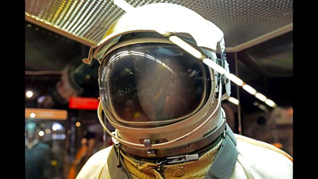 Ястреб на космической сцене смотреть онлайн