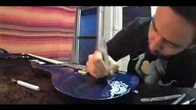 How to paint a guitar - Mike Shinoda style! смотреть онлайн