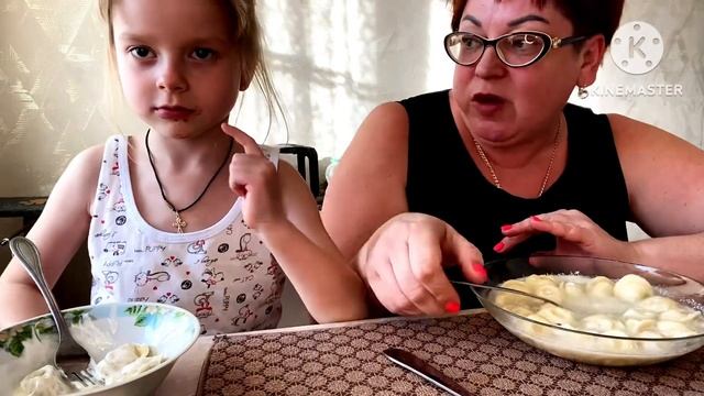 Мукбанг/Пельмени/?У менч с бульоном у Вики нет/ смотреть онлайн