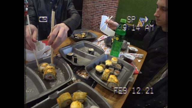 ЧТО ДЕЛАЮТ СТУДЕНТЫ В СВОБОДНОЕ ВРЕМЯ! ХАСАНИМ НА АРЕНДНЫХ ЭЛЕКТРОСАМОКАТАХ! - MAGIC LIVE смотреть онлайн