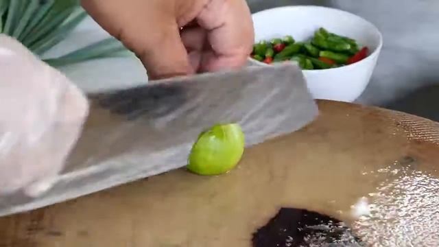 Тайская уличная еда гигантское яйцо жареный рис Бангкок морепродукты Таиланд смотреть онлайн