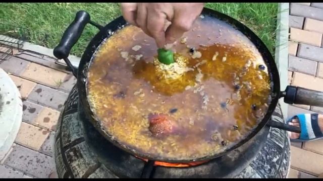 Вкусный плов в казане на тандыре из утки. Плов на костре. Food on the fire. смотреть онлайн