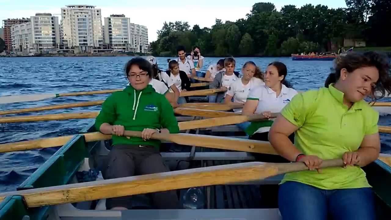 Дочери на вечернем променаде по Питеру. смотреть онлайн