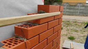 Кладка угла из облицовочного кирпича.