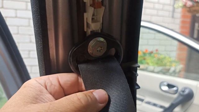 Не убирается ремень безопасности, простое решение проблемы. смотреть онлайн