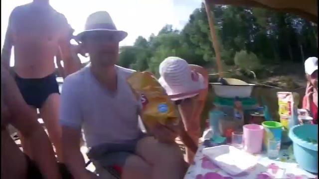 Сплав по реке Луза, плот на бутылках смотреть онлайн