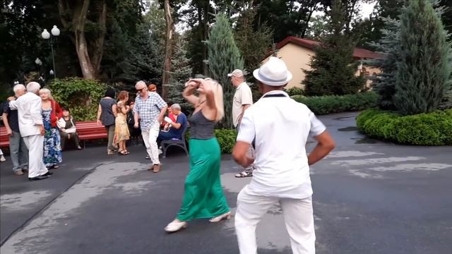 СЛАДКАЯ МОЯ!!!!СЧАСТЛИВЫЕ МОМЕНТЫ,ПАРК ГОРЬКОГО,ХАРЬКОВ!!! смотреть онлайн